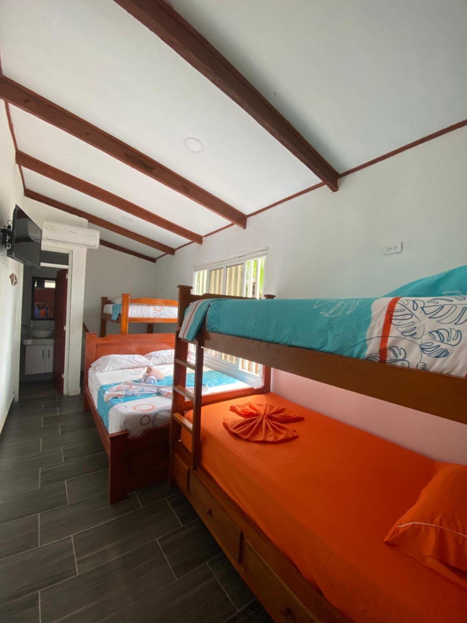 Acuarios Hostal Playa Ladrilleros Exterior photo